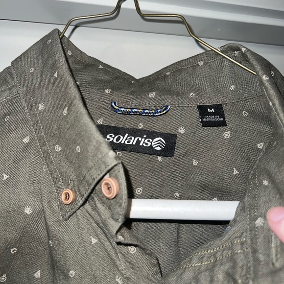 Men’s Solaris Casual Button Down - Picture 2 of 3